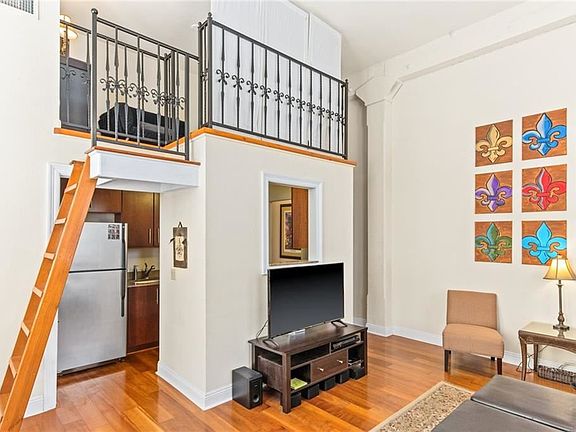 5th image of 448 Julia St APT 210