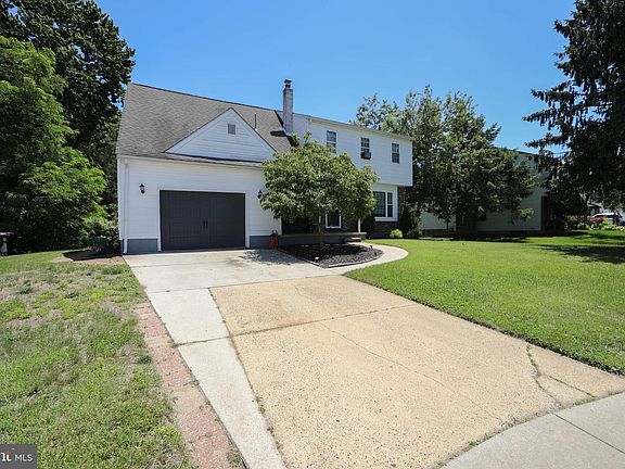 3rd image of 606 Eastwood Dr