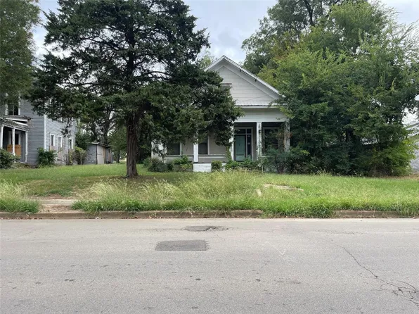317 6th St SE, Paris, TX 75460