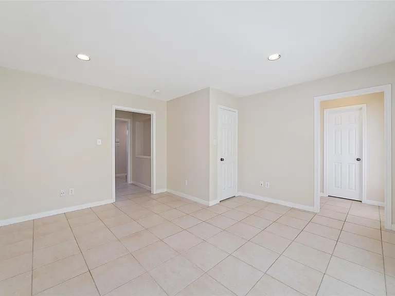 2256 La Branch St — Photo 7