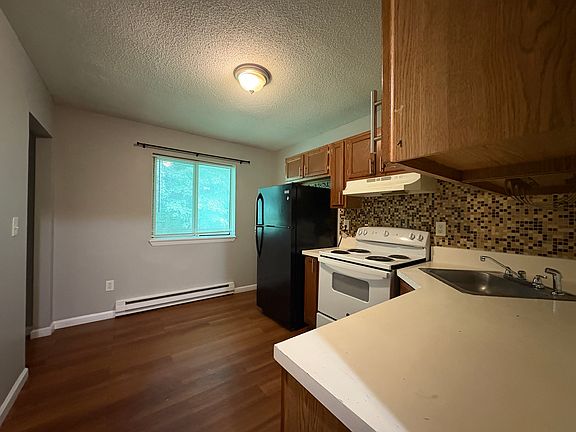 3rd image of 72 Dallas Ave APT 6