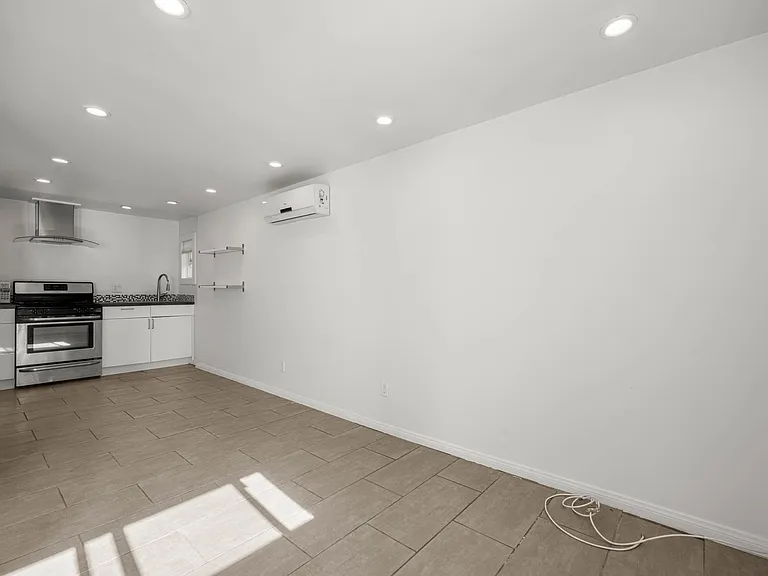 931 Gardner — Photo 6
