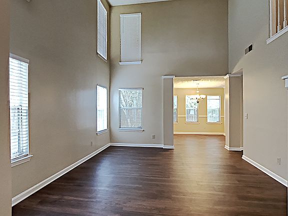 2nd image of 3225 Saint James St