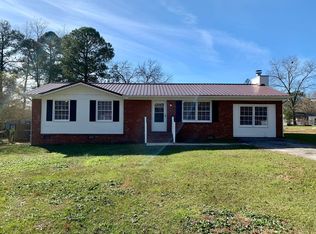661 Azalea Dr, Spring Lake, NC 28390