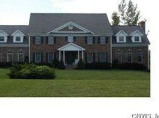 8417 Brae Leure Rd, Manlius, NY 13104
