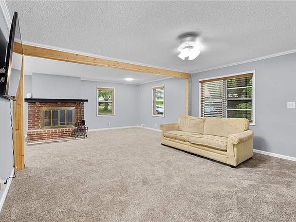 4th image of 5653 Sloan Ave
