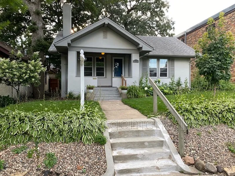 3 bed, 1.5 bath, 1300 sqft, $2,299 — Photo 1
