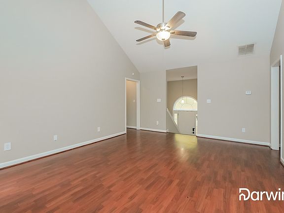 4th image of 450 Royal St