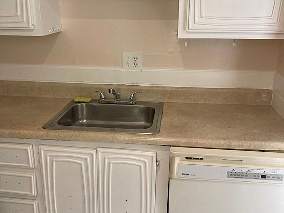 3rd image of 2841 Somerset Dr APT 108