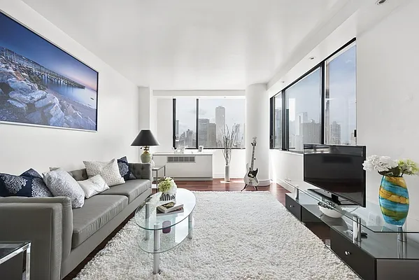 Sold by Nest Seekers International | media 18