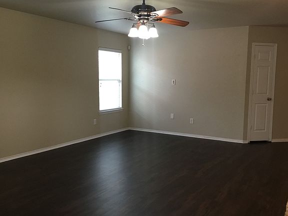 4th image of 824 Sheryn Dr