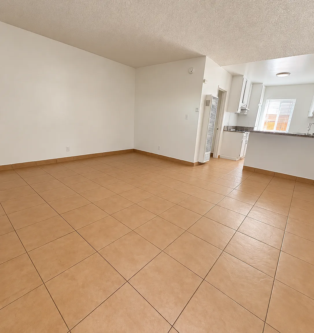 14839 Sherman Way - Studio — Photo 2