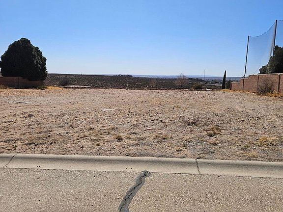 2nd image of 707 Ridgecrest Dr