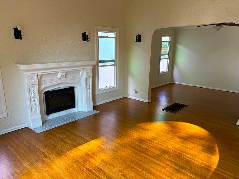 3022 Farmdale Ave — Photo 4