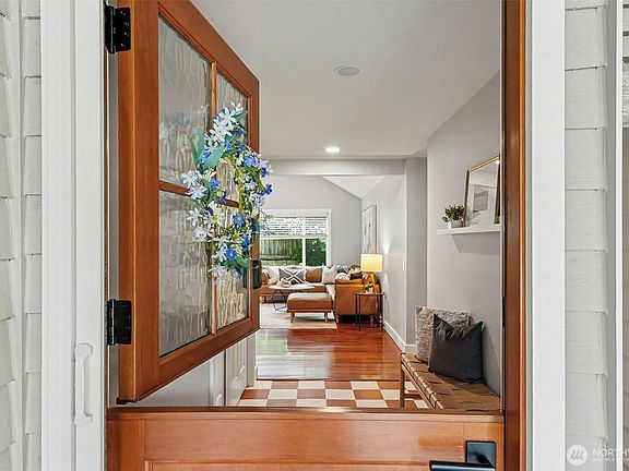 4th image of 104 Bremerton Place NE