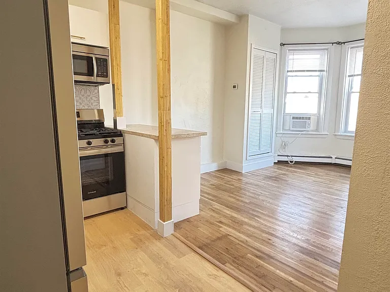 213 48th St #4A — Photo 3