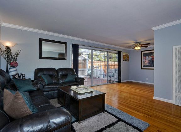 3rd image of 3280 Taper Ave