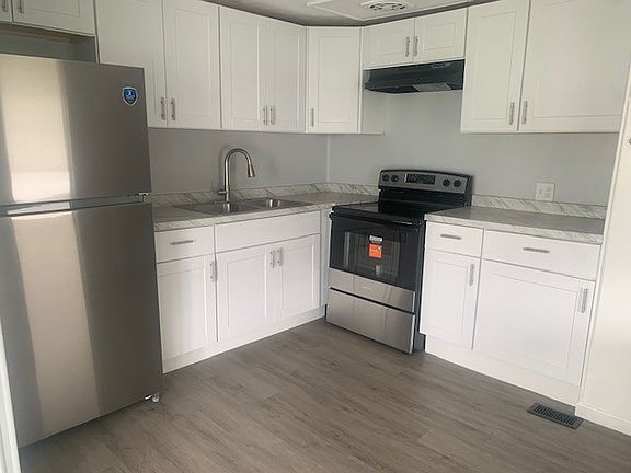 4th image of 3332 South St #9