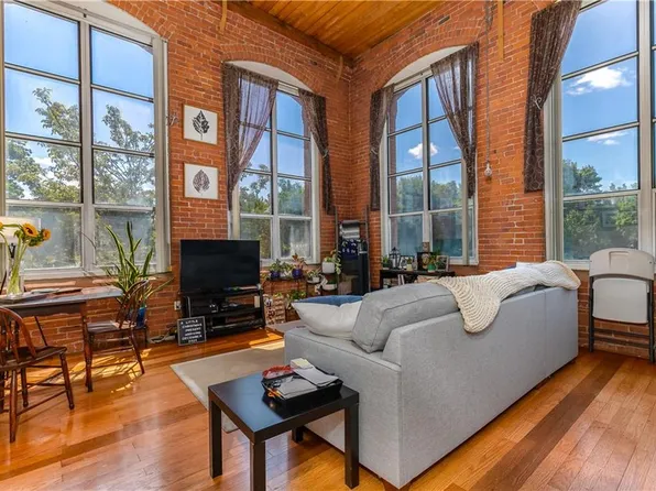 494 Woonasquatucket Ave APT 422, North Providence, RI 02911