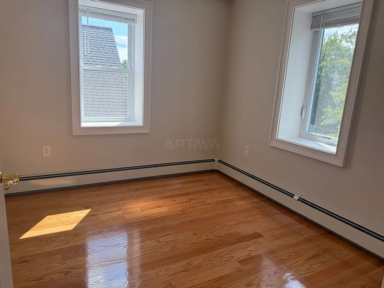 3 bed, 1.5 bath, 1100 sqft, $3,500 — Photo 3