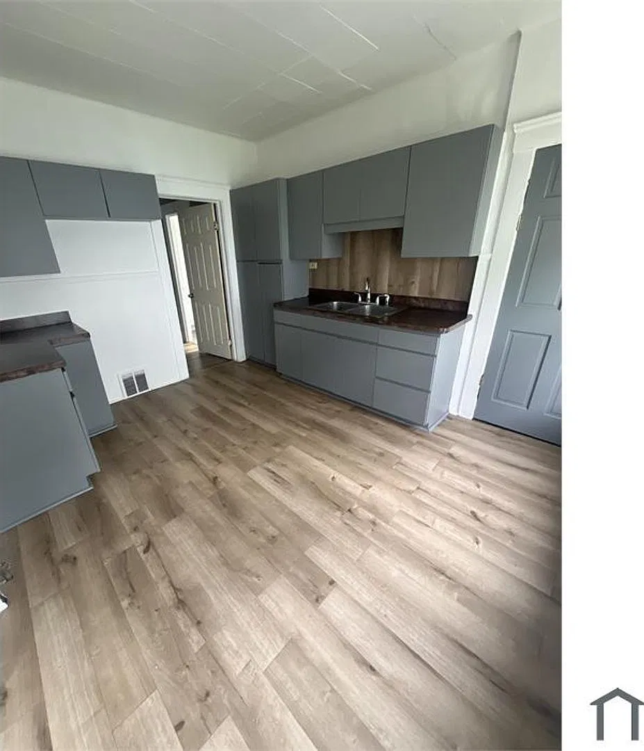4315 Stickney Ave — Photo 3