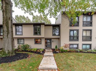 6330 Greenwood Pkwy APT 302, Northfield, OH 44067