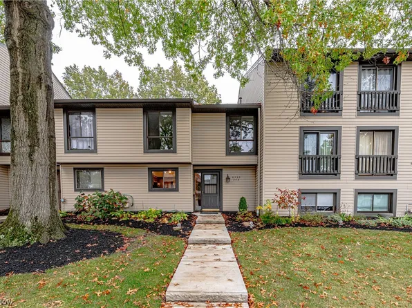 6330 Greenwood Pkwy APT 302, Northfield, OH 44067