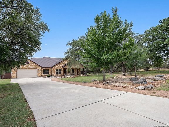 3rd image of 827 Settlers Ln