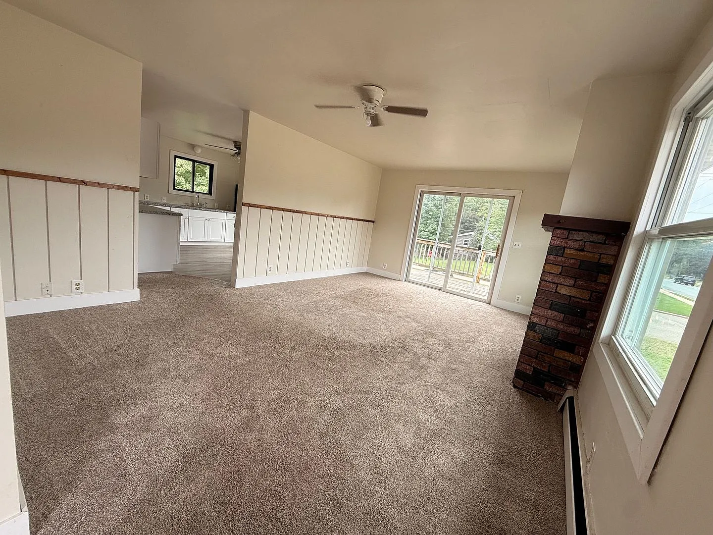 3 Bedroom Upper Duplex - Newly remodeled — Photo 4