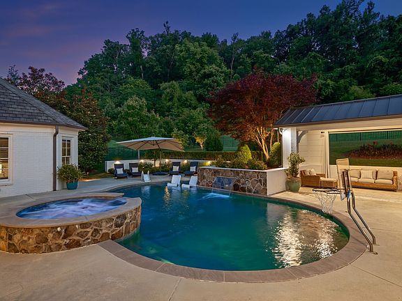 5th image of 835 Windstone Blvd