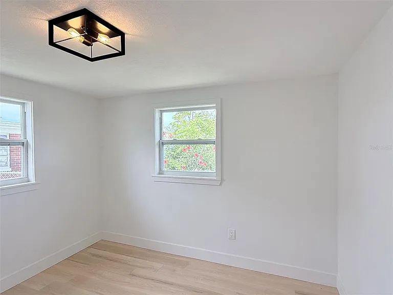 13617 Frances Ave — Photo 15