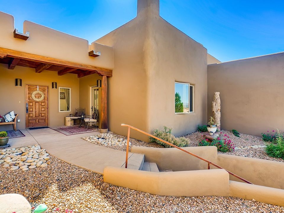 1st image of 10 Camino Botanica