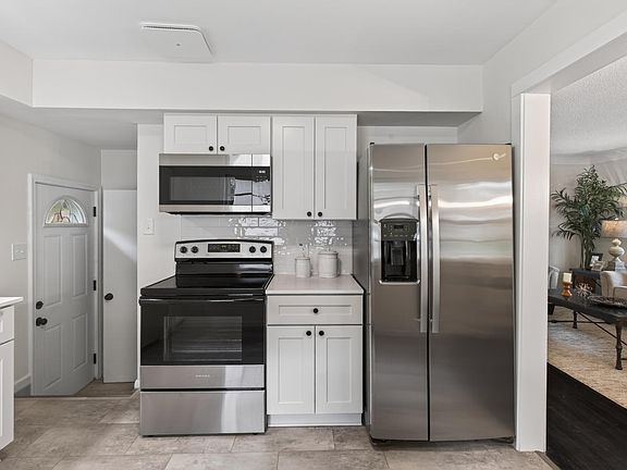 5th image of 558 Arlington Ave E