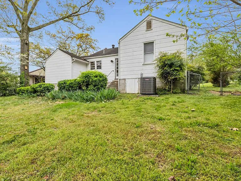 3418 Sleepy Hollow Rd — Photo 5