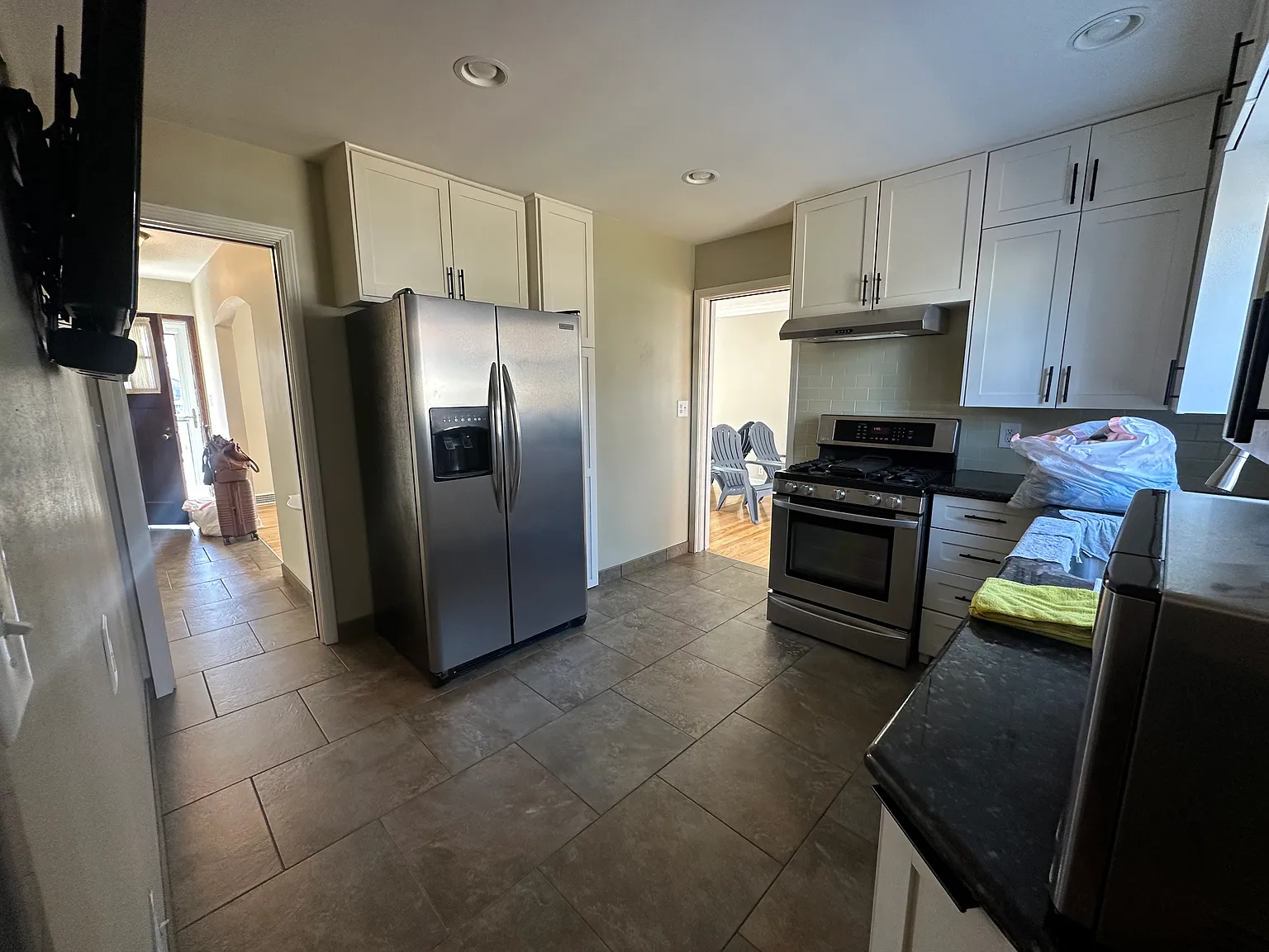4 bed, 2500 sqft, $2,900 — Photo 4