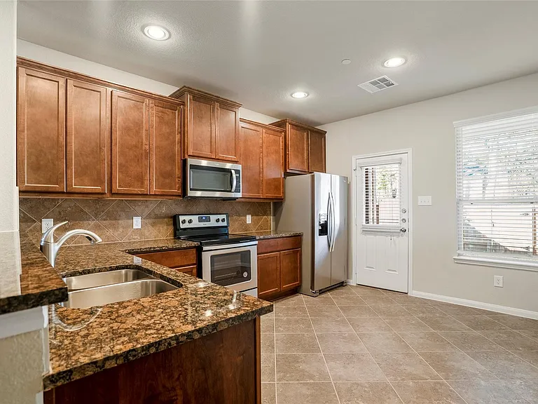 15524 Marina Dr — Photo 6
