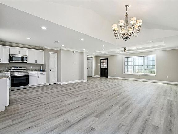 3rd image of 4619 Sandalwood St