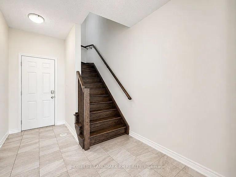 19 Edward Lennox St — Photo 3