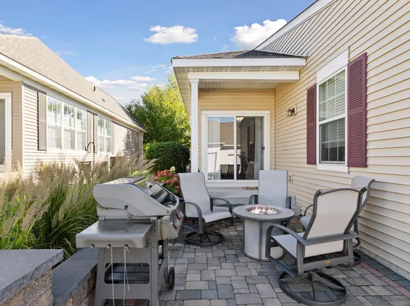 9760 Picket Dr, Eden Prairie, MN 55347