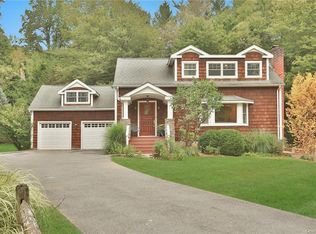 17 Woodbrook Rd, Pleasantville, NY 10570