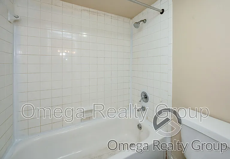 Camelot Apartments — Photo 56