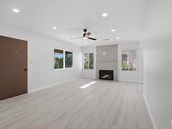 4th image of 808 Caylor St