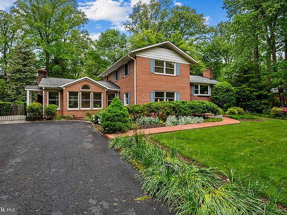 3rd image of 4908 Bradford Dr