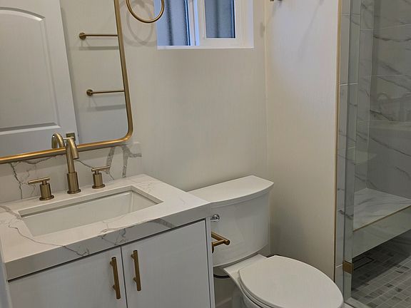4th image of 6508 Hazeltine Ave