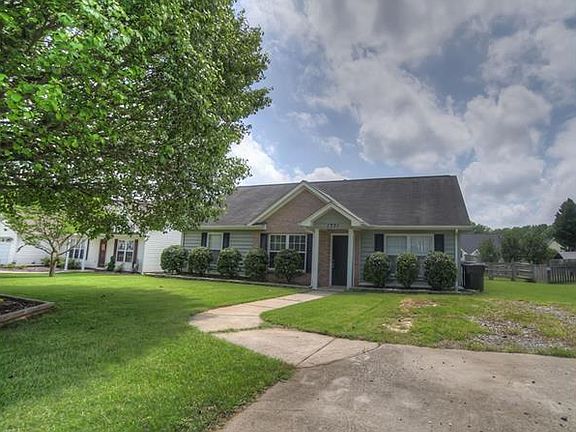 3rd image of 1731 Rosewell Dr