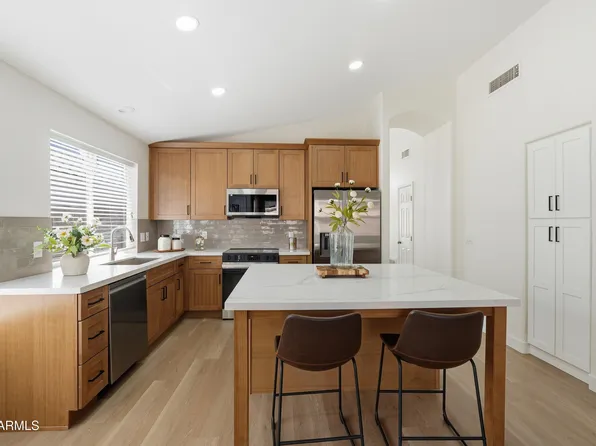 8922 W LOCKLAND Court, Peoria, AZ 85382