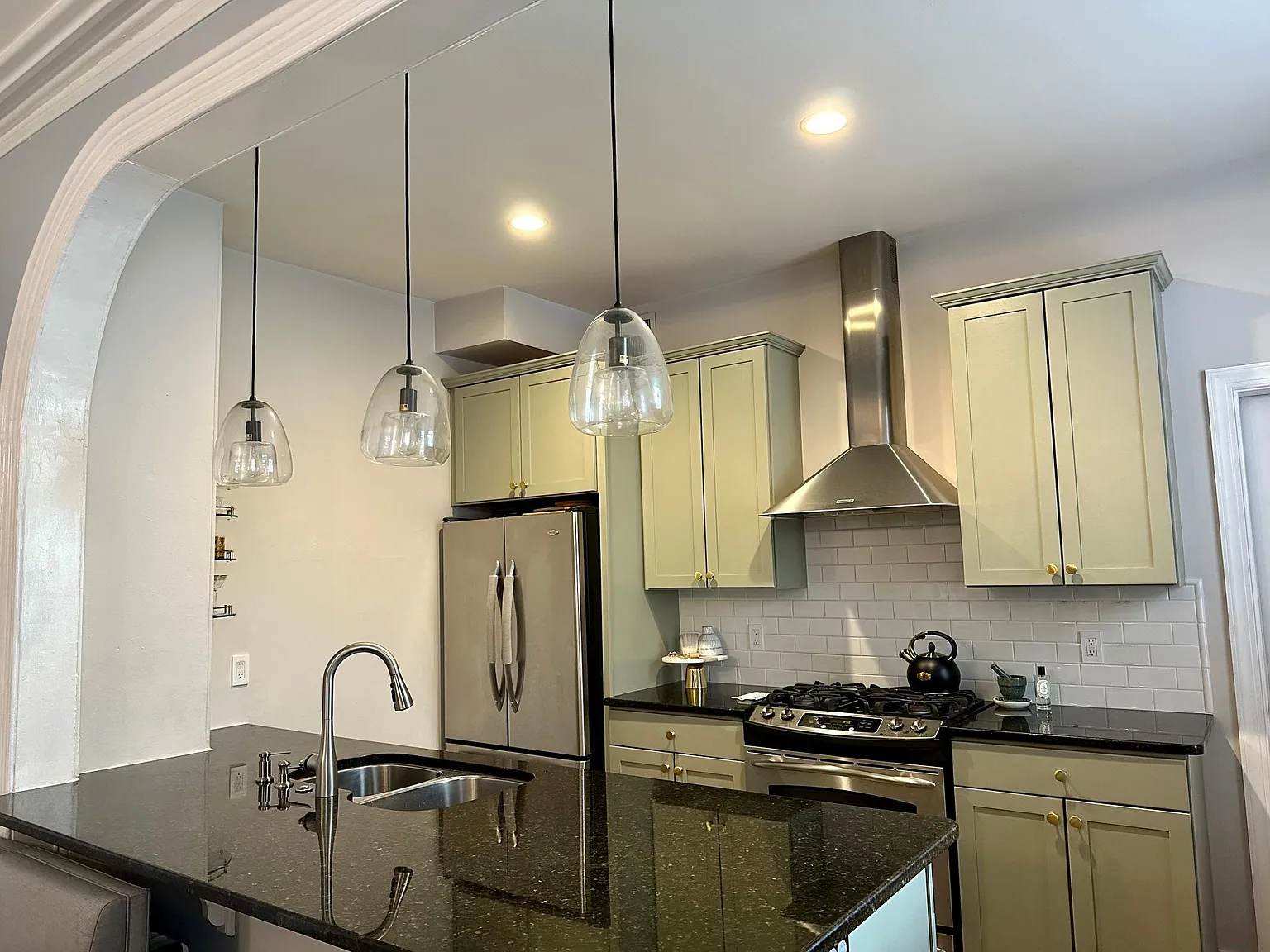 2 bed, 1300 sqft, $3,100 — Photo 3