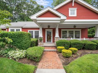 10 Cottage Dr, Bohemia, NY 11716