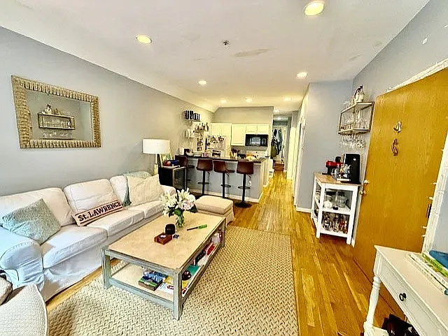 17 Thacher St #4