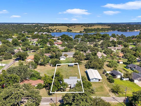 2nd image of 210 Robin Road